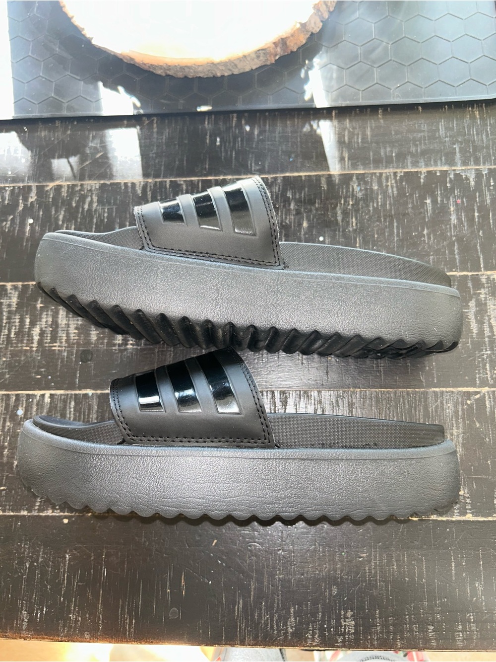 Adidas adilette platform slides (Fit 7-8) - Picture 4 of 9
